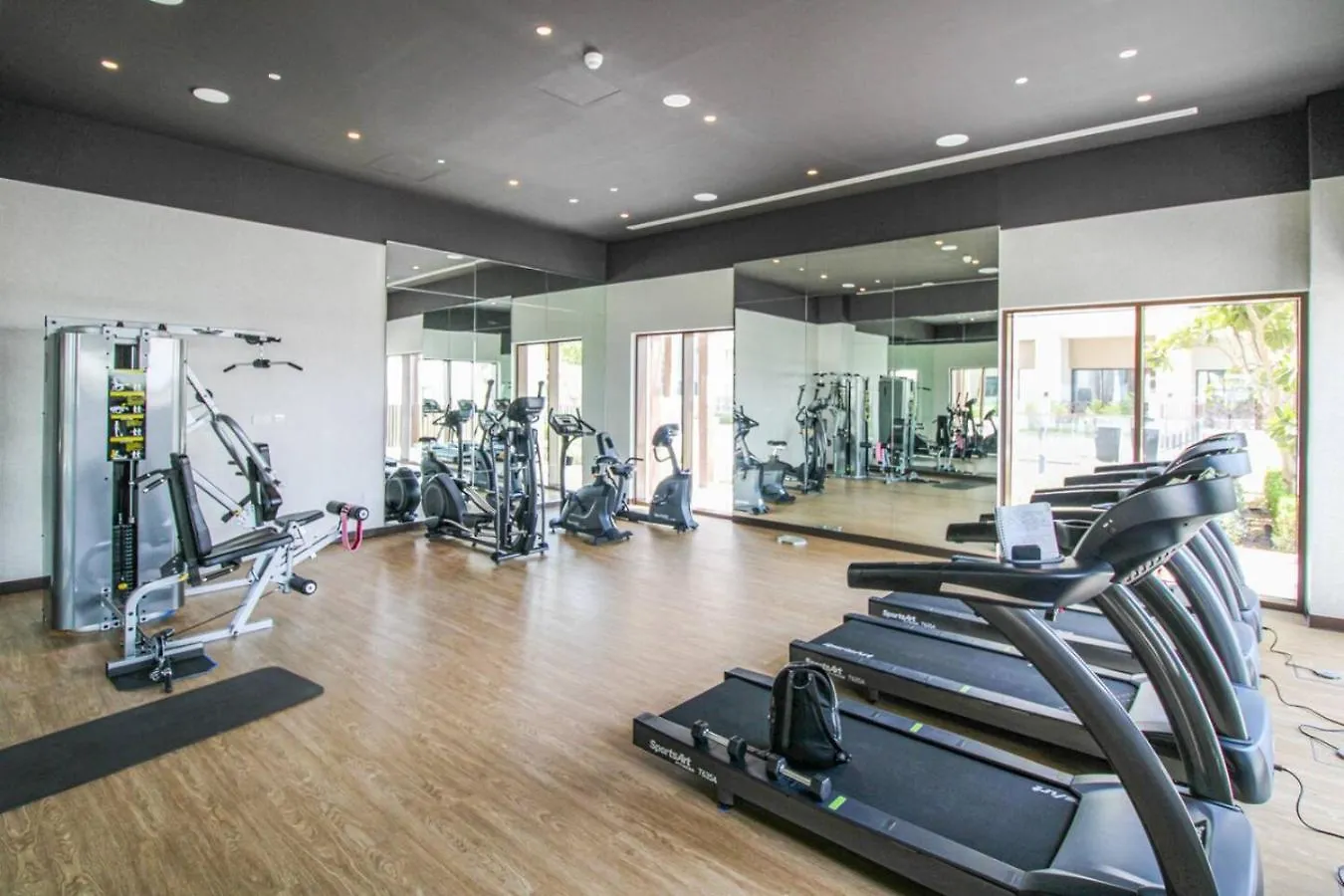 Chic And Stylish 1 Bedroom Getaway In Creek Beach Dubai 0*,